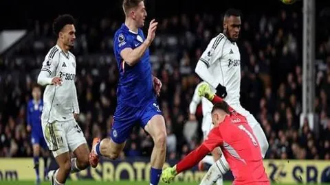 曼联官方微博：掌舵红魔领袖庆生，胜利锁定温布利征程，成就非凡礼物